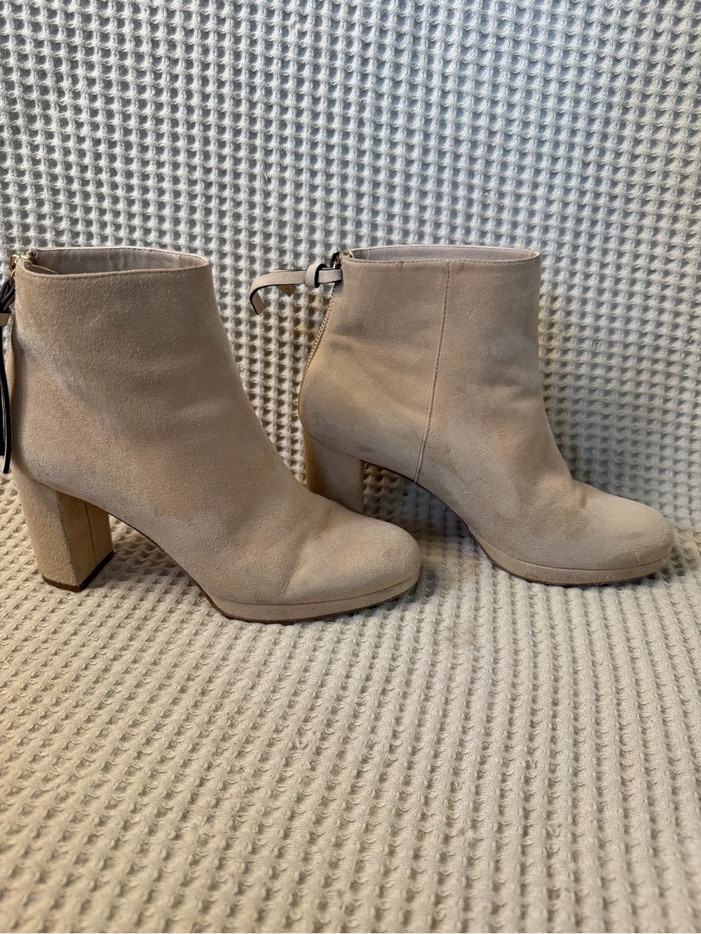 Stuart Weitzman Nude Suede Block Heel Ankle Booties Size 7.5 Made in Spain